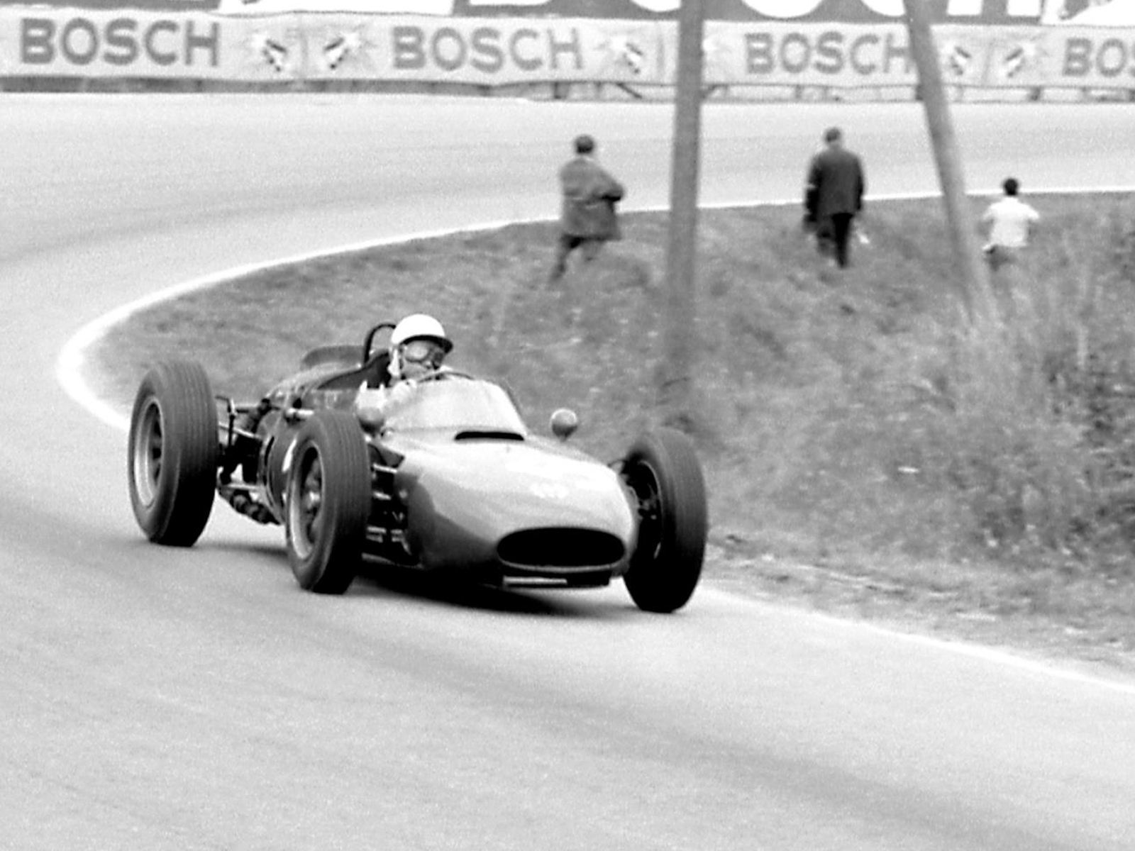 Nicha Cabral racing a Cooper Maserati at the 1963 Solitude GP