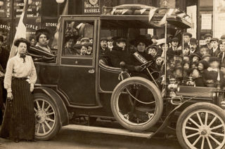 Suffrage group with Vera Holme as chauffeur (The Women’s Library, LSE/Flickr )