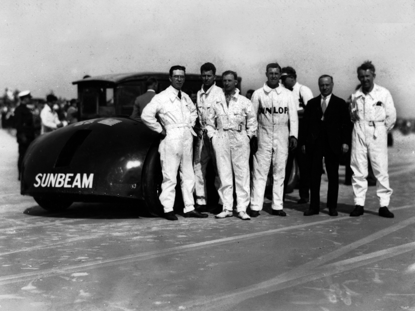 Mechanics by the Sunbeam 1000hp at Daytona