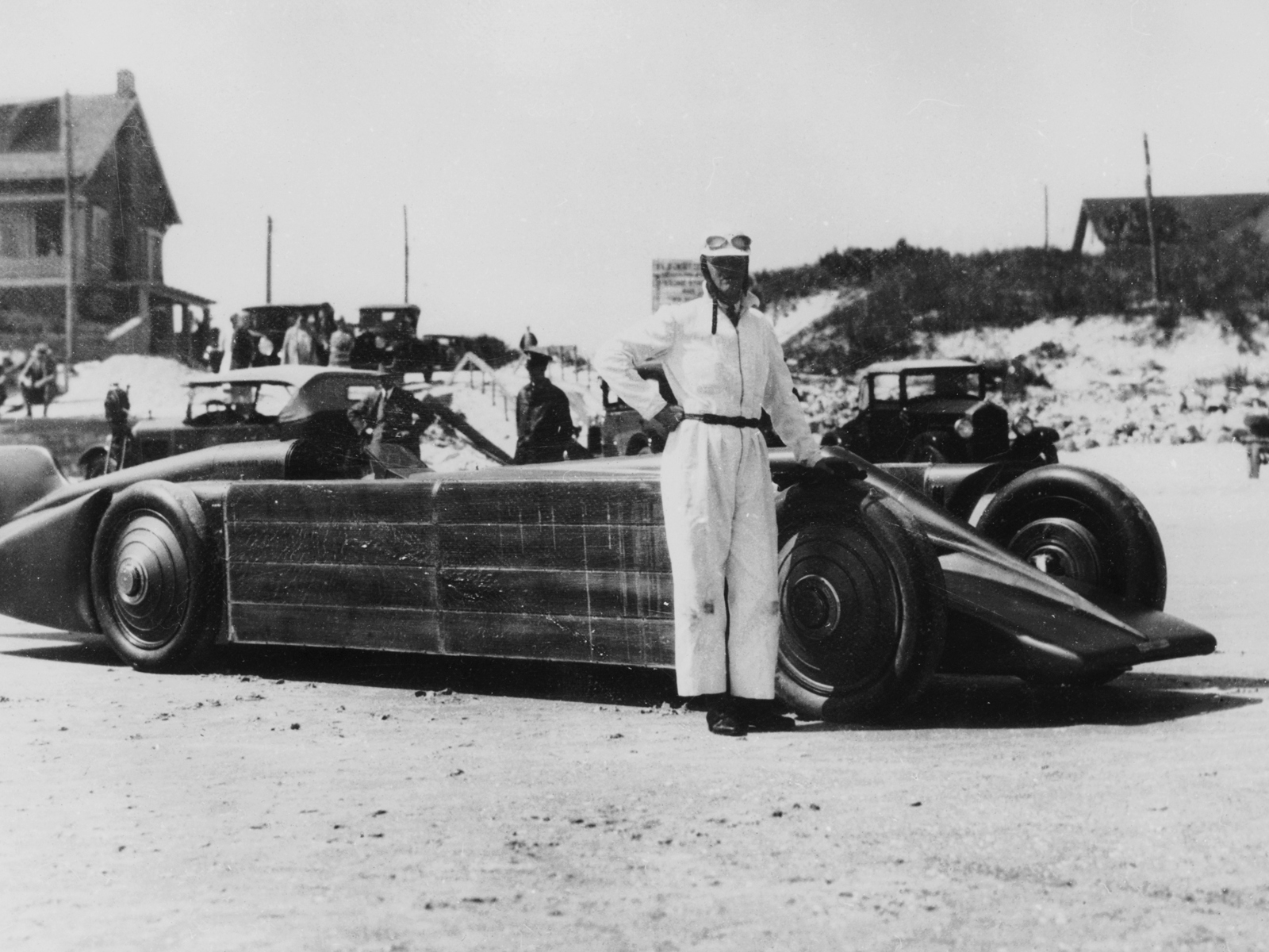 Henry Segrave standing in front of Golden Arrow, Daytona 1929