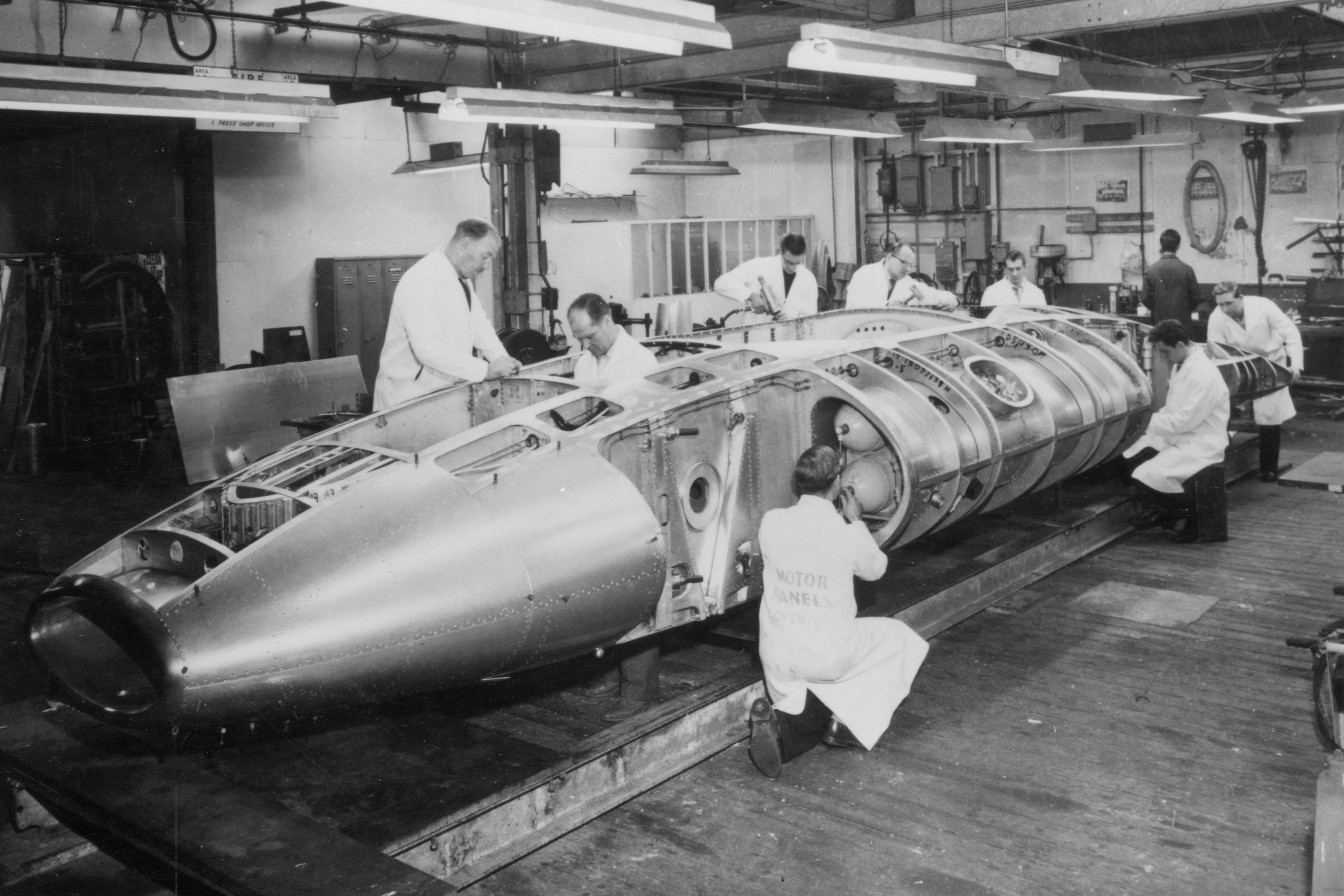 Men working of the chassis of Bluebird CN7, 1960