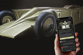 Mobile user scanning Golden Arrow with the Smartify app