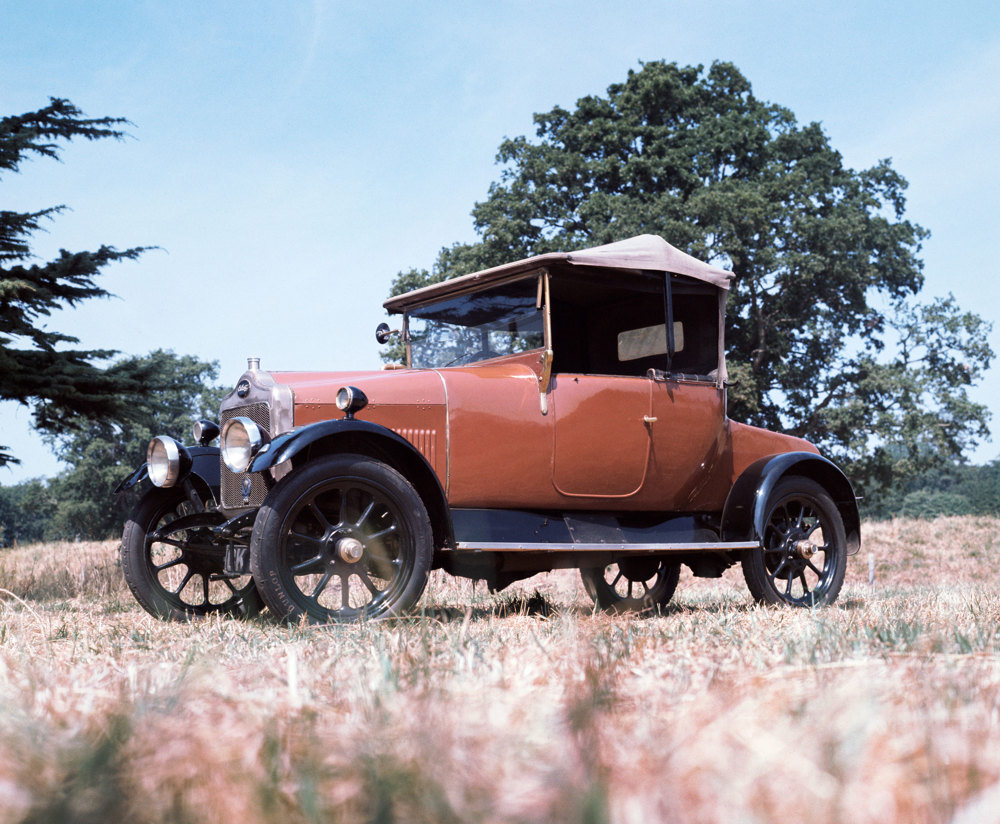 A 1923 Calcott 11.9hp vintage car in a field