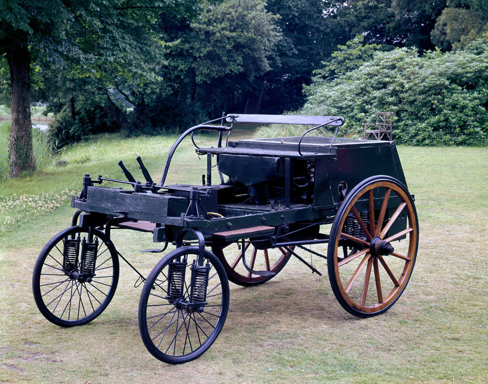 An 1895 Knight veteran car