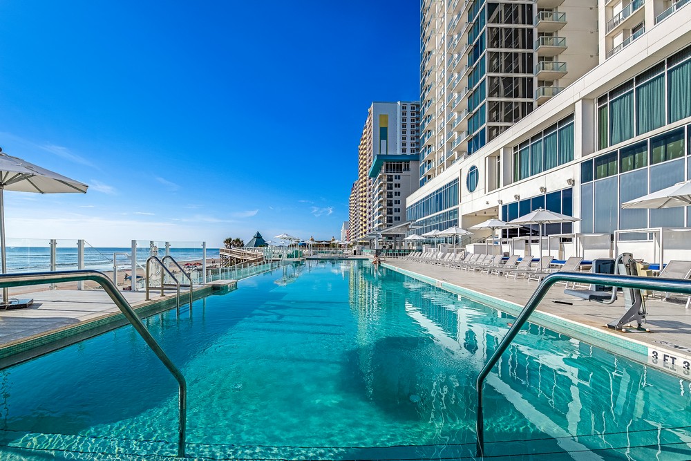 Daytonagrandepooldeck2