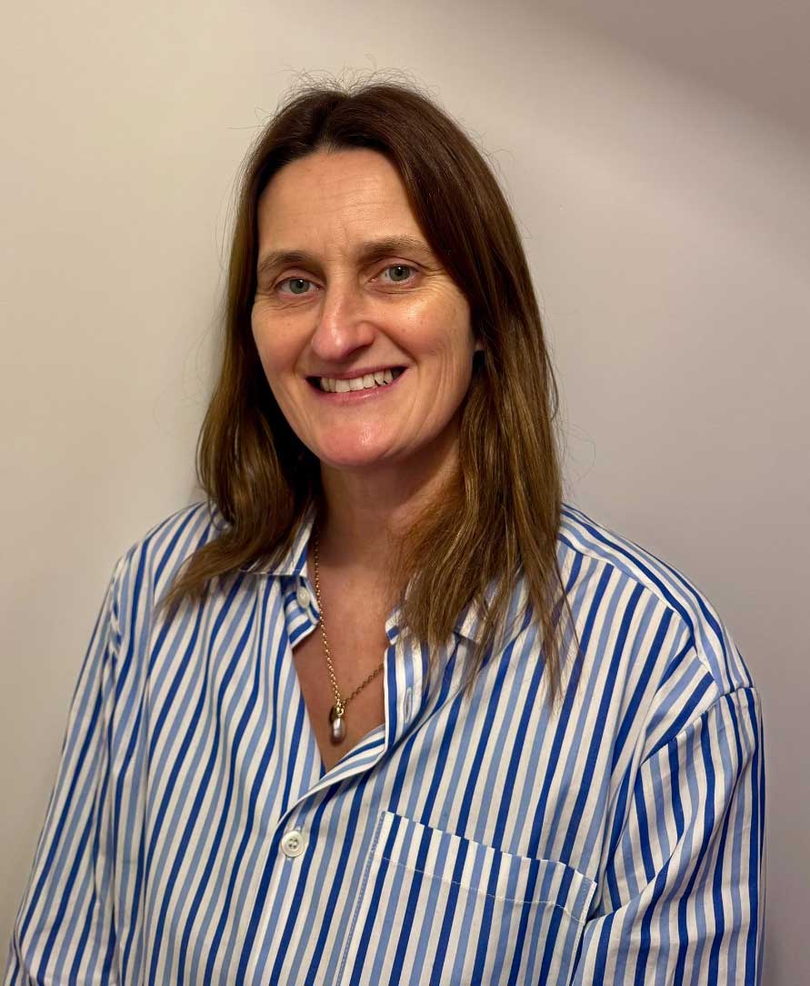 Portrait photo of Helen Evenden