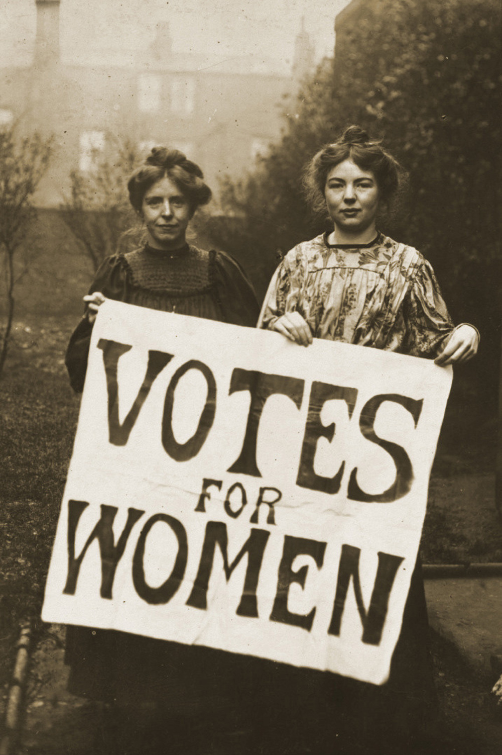 Annie Kenney and Christabel Pankhurst (Hastings Press/WikiCommons)