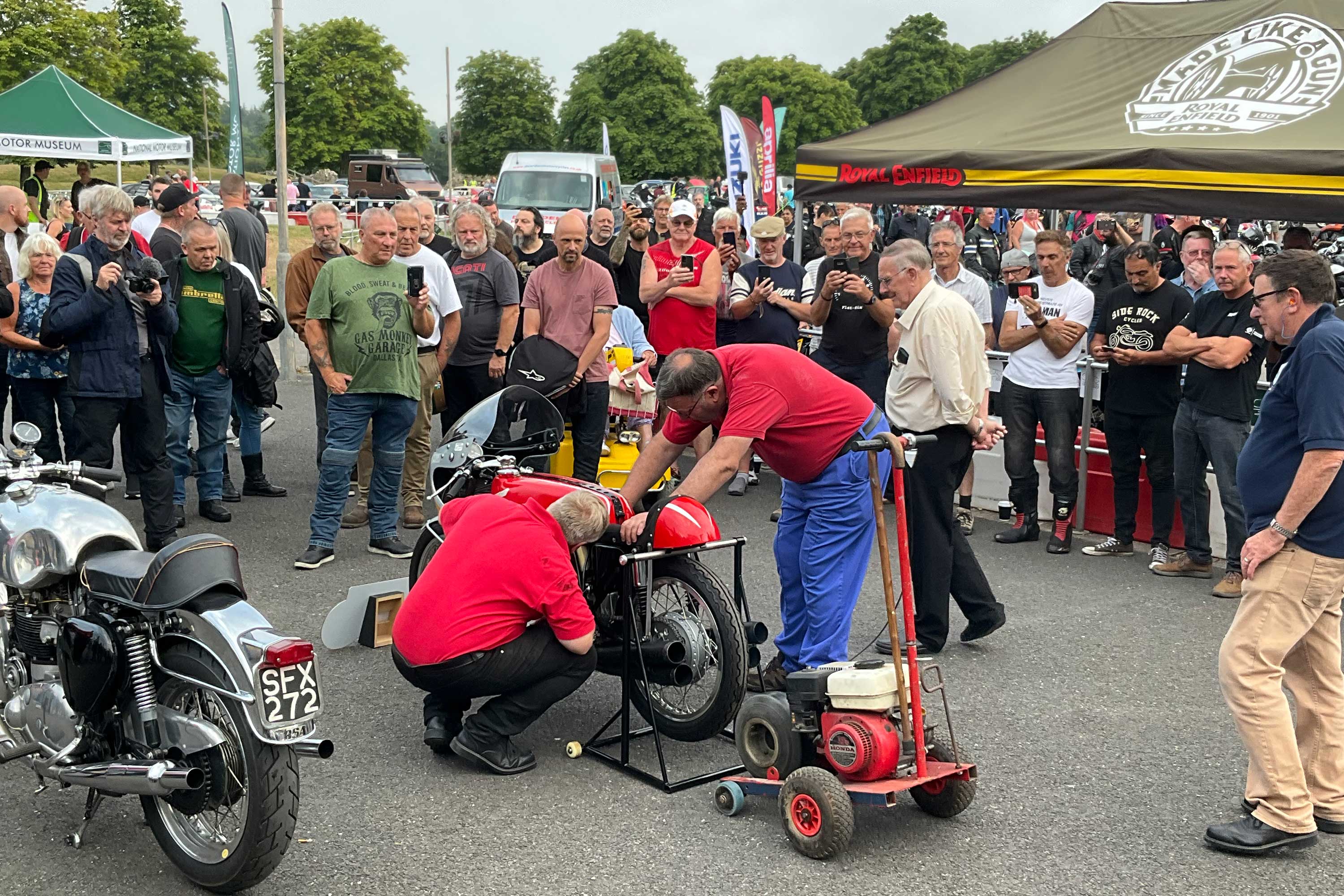 Start up of motorcycle on the Beaulieu arena