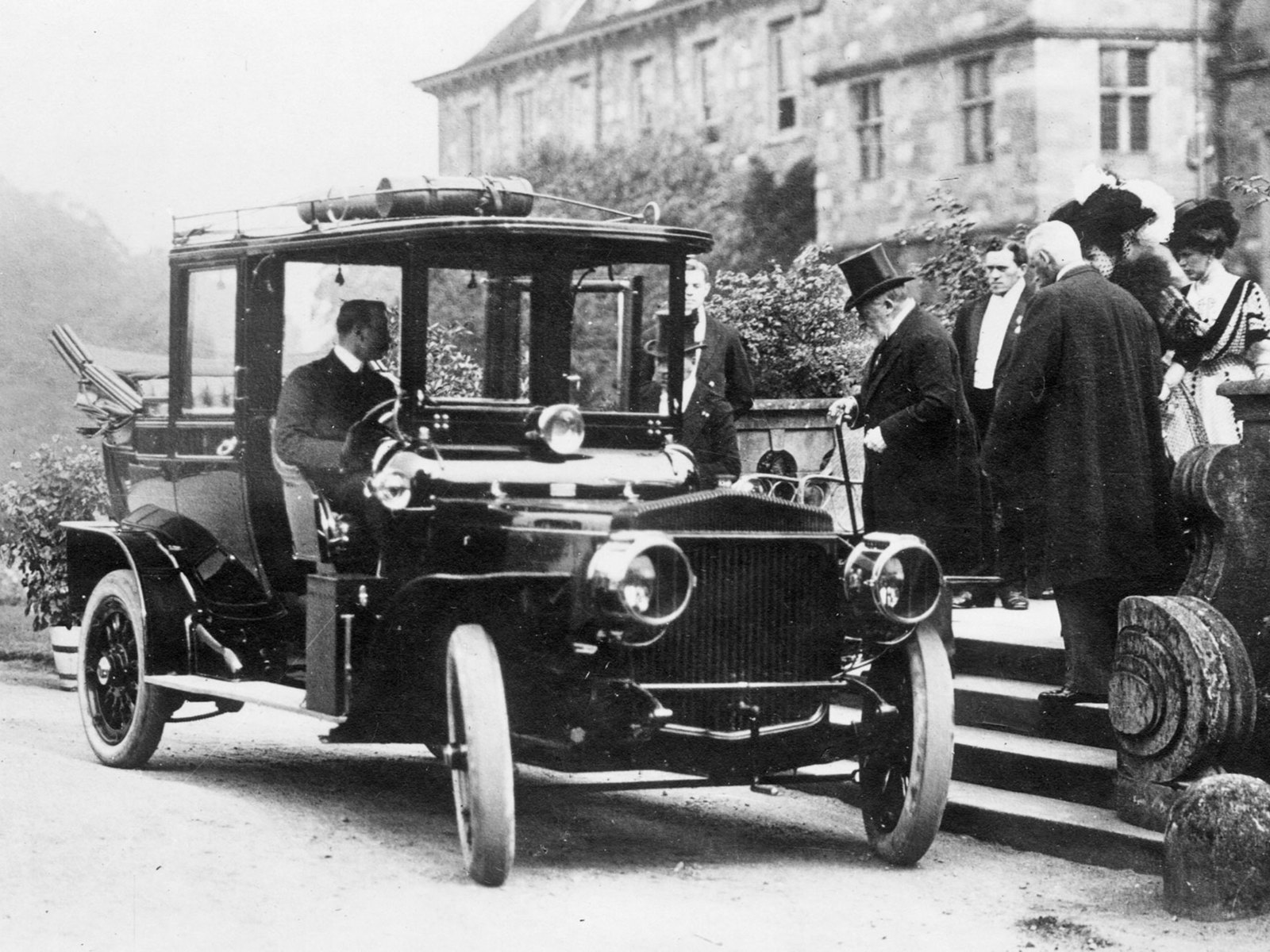 Archive image of Edward VII entering a Daimler Laundaulette, 1907