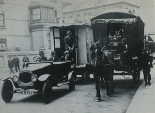 The trailer caravan Navarac overtaking a traditional caravan