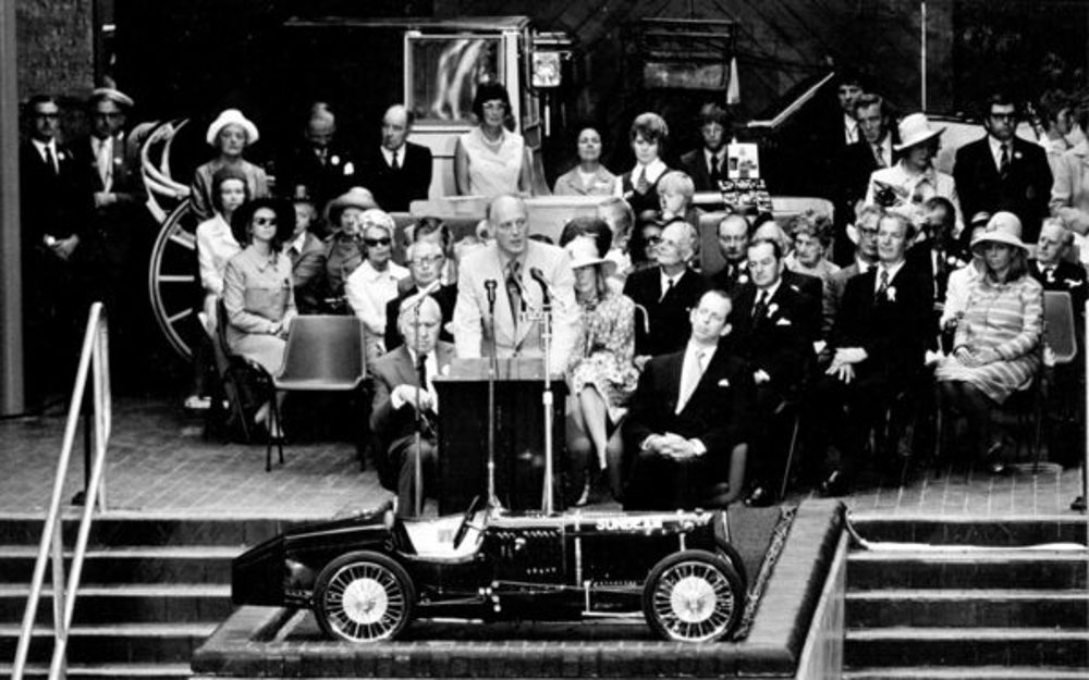 Opening Motor Museum 870X544 600X375
