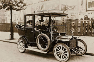 Vera Holme as WSPU Chauffeur (The Women’s Library, LSE/Flickr )