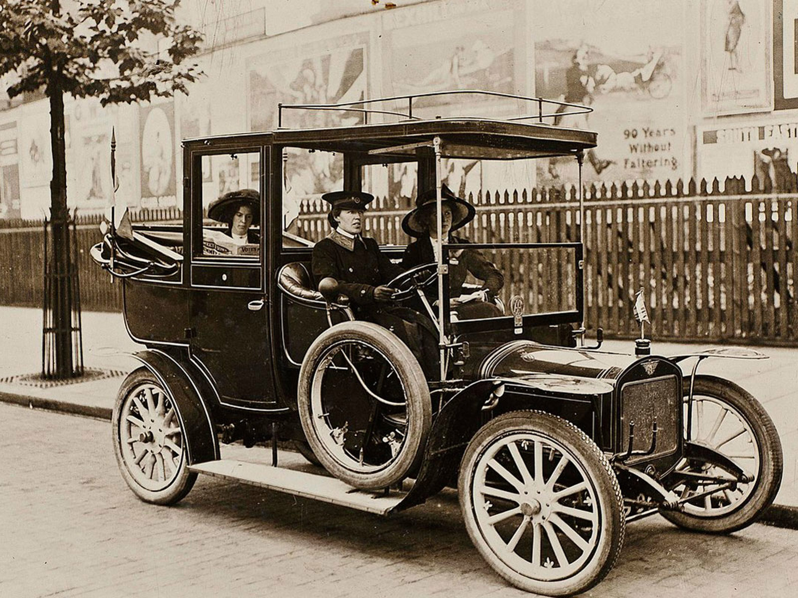 Vera Holme as WSPU Chauffeur (The Women’s Library, LSE/Flickr )