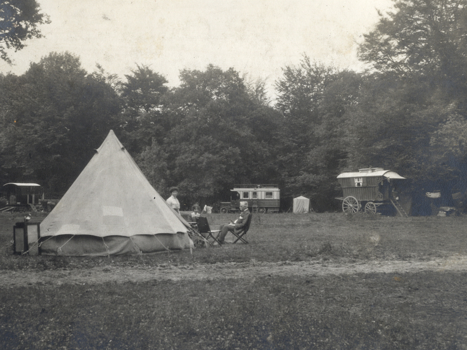 View of the Caravan Club 1914 New Forest Meet, with the caravan The Main Gay to the right