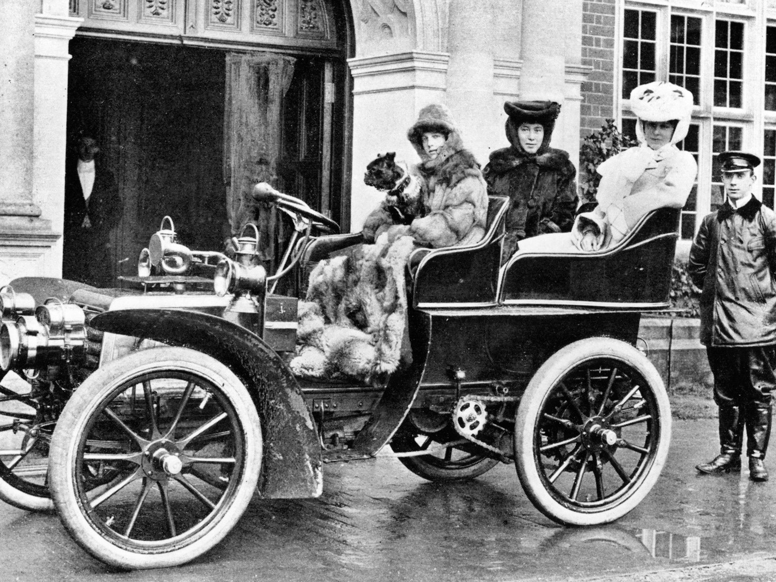 Group of ladies in a Panhard 15hp 1903