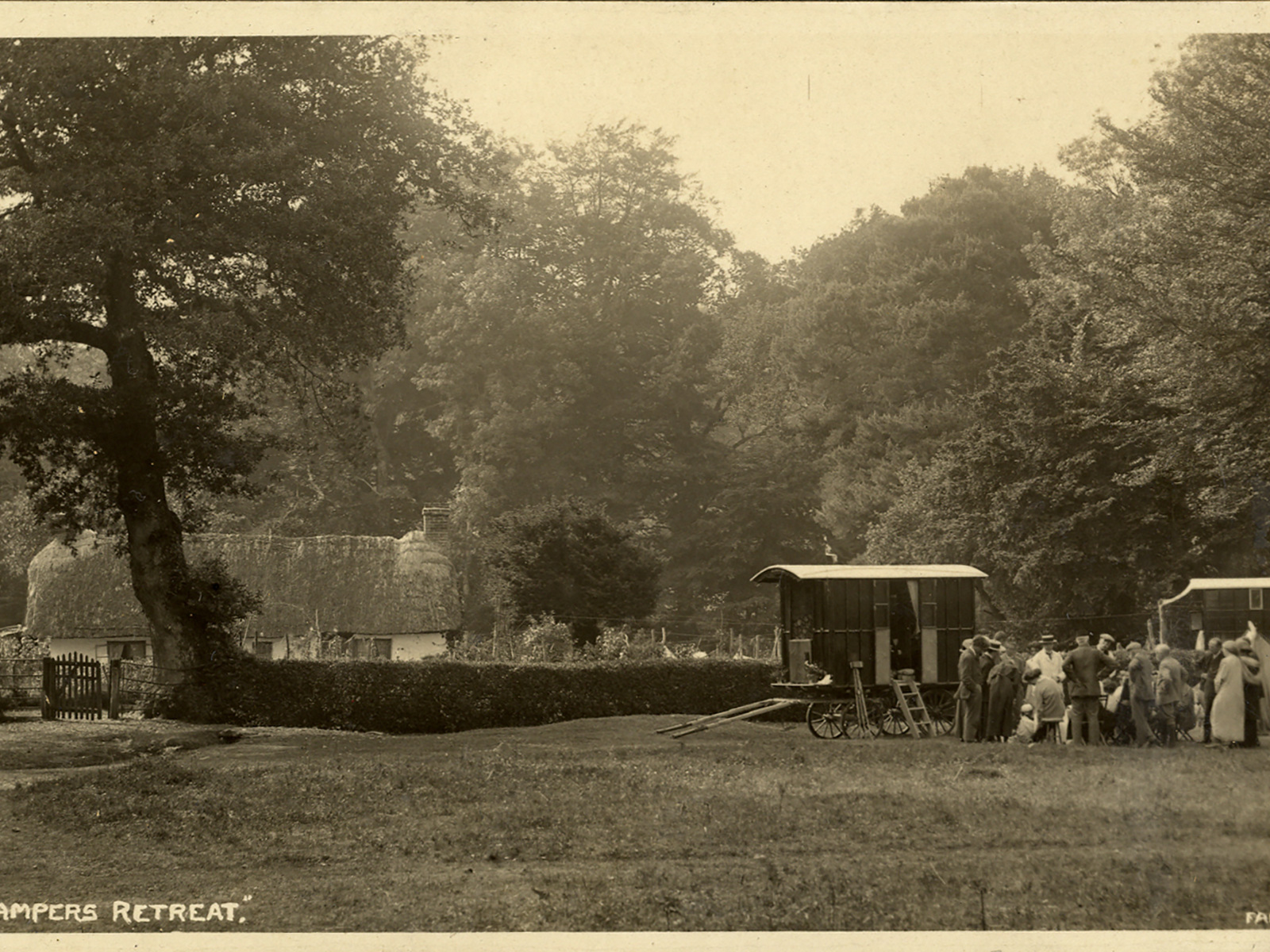 Postcard featuring pitched caravans from the Caravan Club 1914 Meet