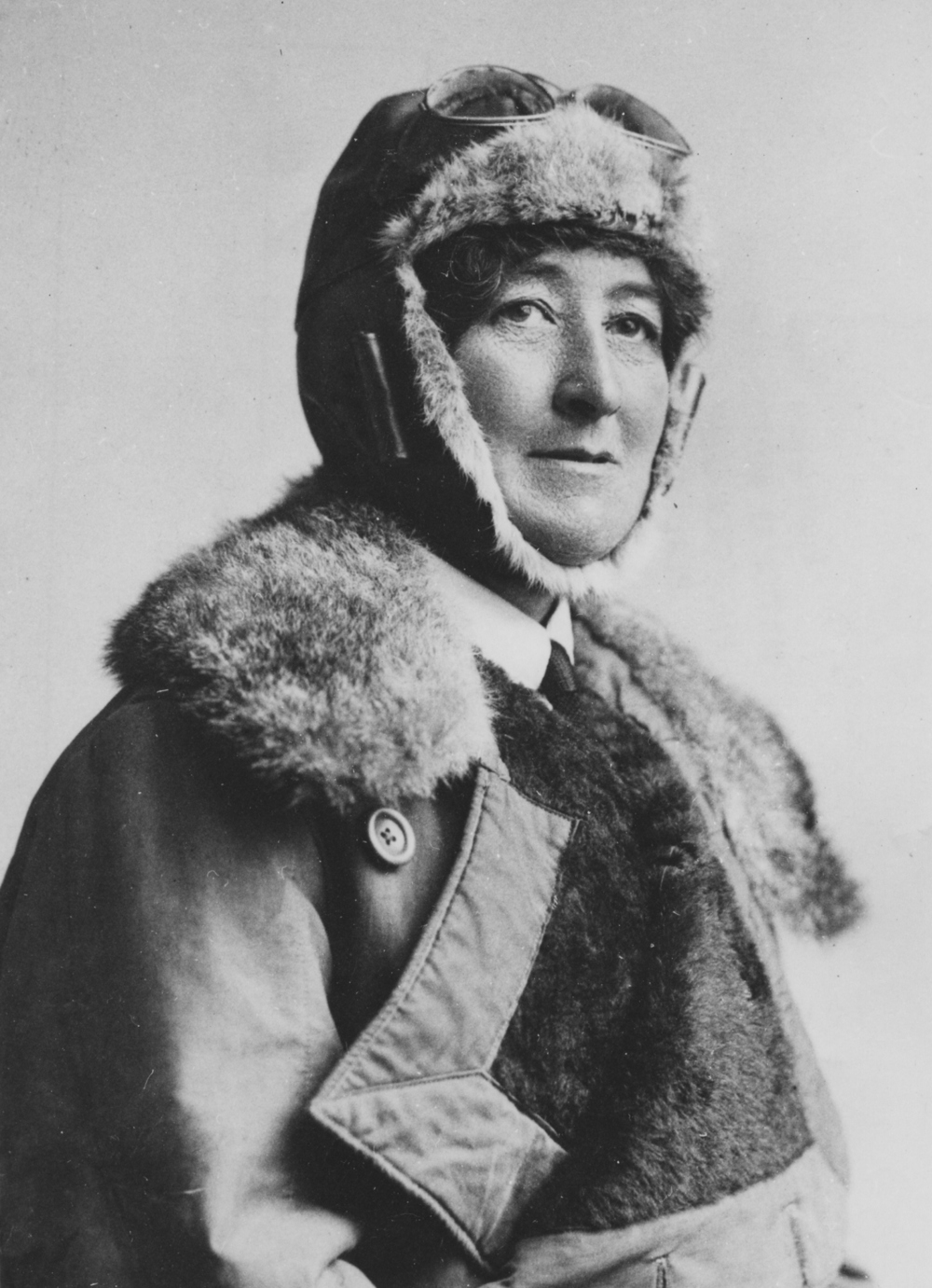 Portrait photo of Lilian Roper at Brooklands in 1923