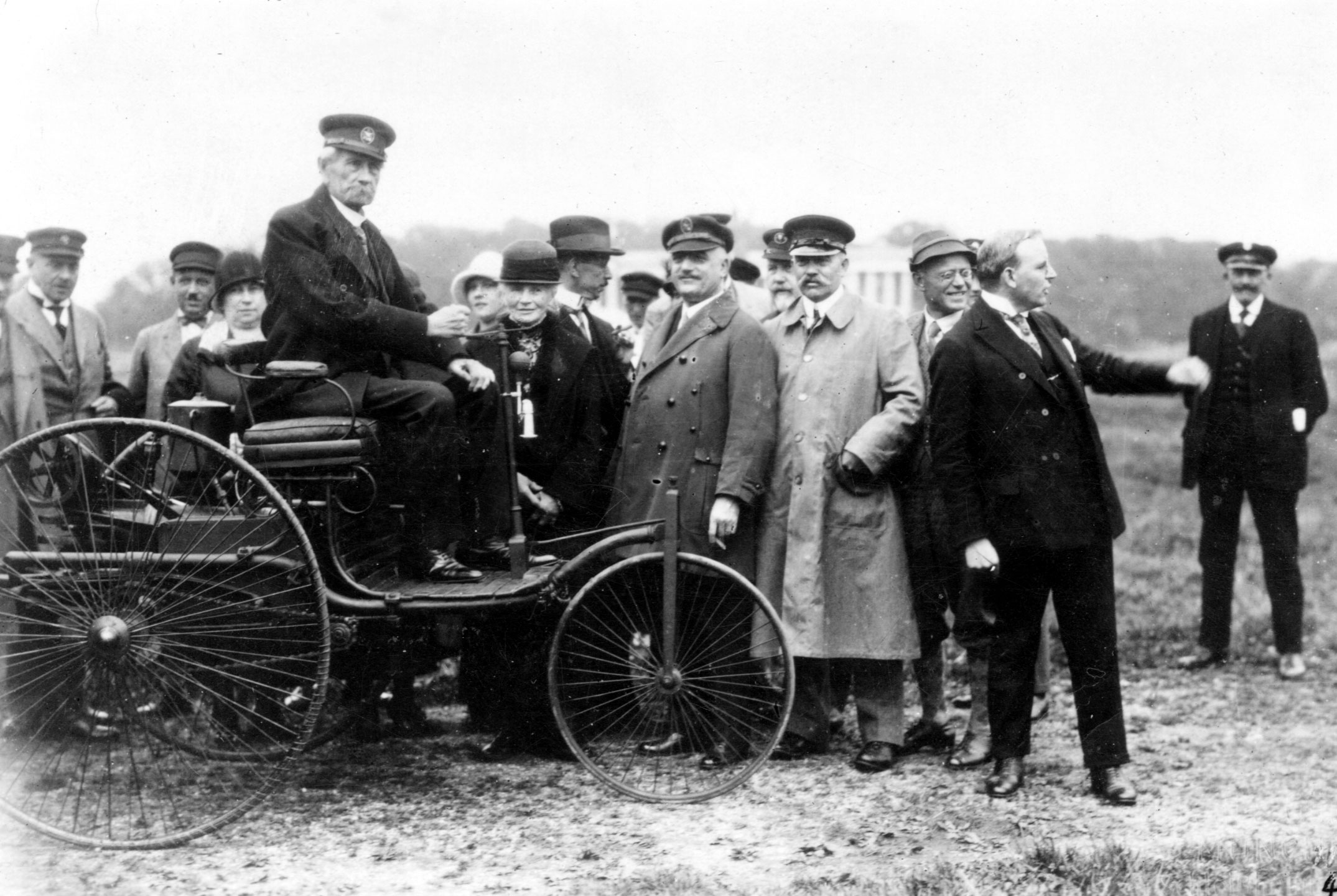 Karl Benz In 1885 Benz Motorwagen
