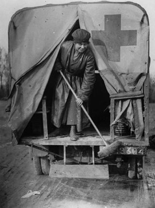 A member of the FANY cleaning car, 1918