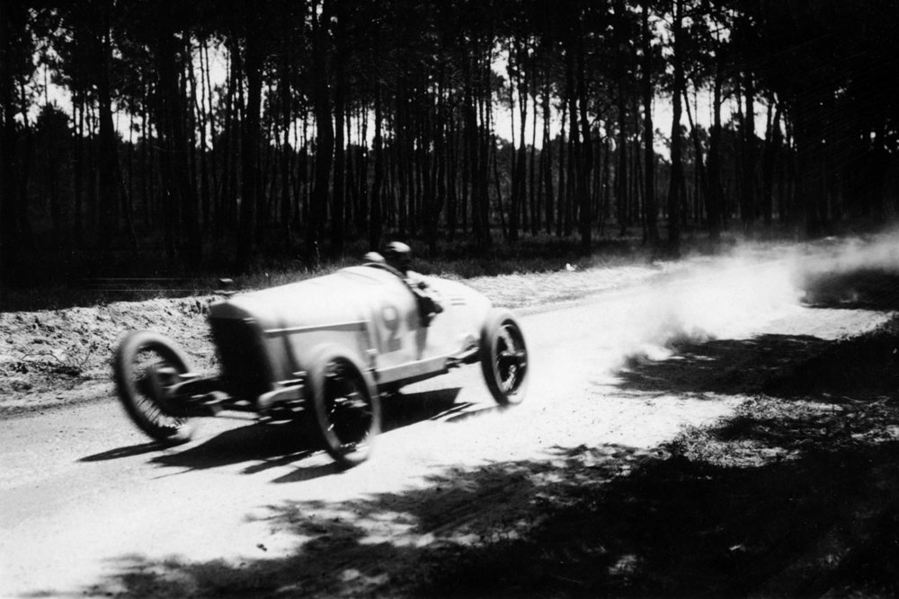 Jimmy Murphy driving a Duesenberg to victory, French GP, 1921