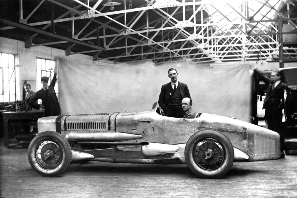 Segrave and Irving with the Sunbeam at the factory, 1926