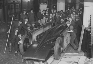 Golden Arrow being pushed by mechanics