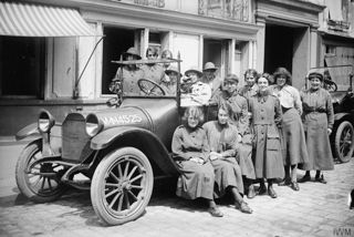 Group of WAAC drivers, 1917 (Imperial War Museum/WikiCommons )