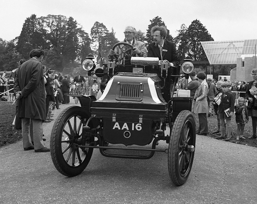 Daimler 1899 At Cavalcade O